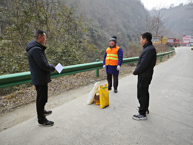 <b>汉中市宁强县交通运输局做实“暖行”“暖心”保春运安全  </b>