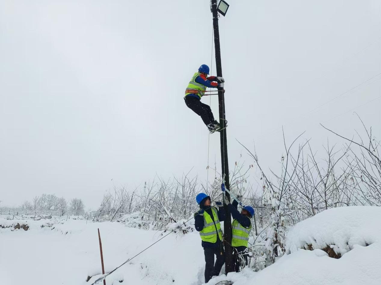 <b>以“动”制“冻”！陕西铁塔全力做好低温雨雪天气应急通信保障</b>