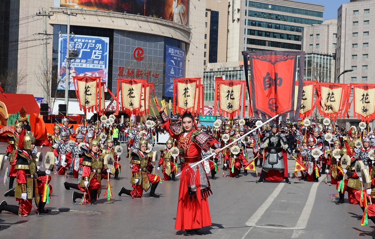 <b>锣鼓喧天 2025“延安过大年 宝塔庆丰年”春节秧歌开启首场展演</b>