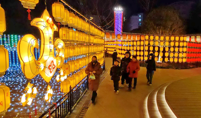 <b>汉中市宁强县住建局美化靓化县城营造春节喜庆氛围  </b>