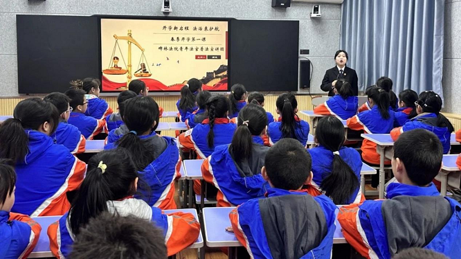 <b>碑林区振兴路小学春季开学第一课：法治之光引领新学期成长之路</b>