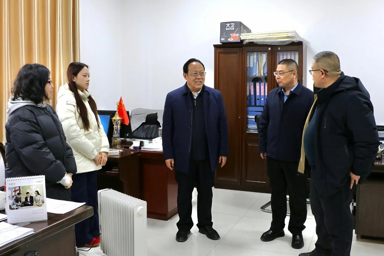 <b>延安职业技术学院院长牛永红一行检查开学准备工作</b>