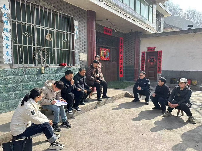 <b>商洛市柞水县：屋檐滴水引矛盾 多方联动巧化解  </b>