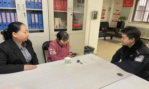 <b>七旬老人遭遇诈骗 航天公安“警”急拦截境外汇款</b>