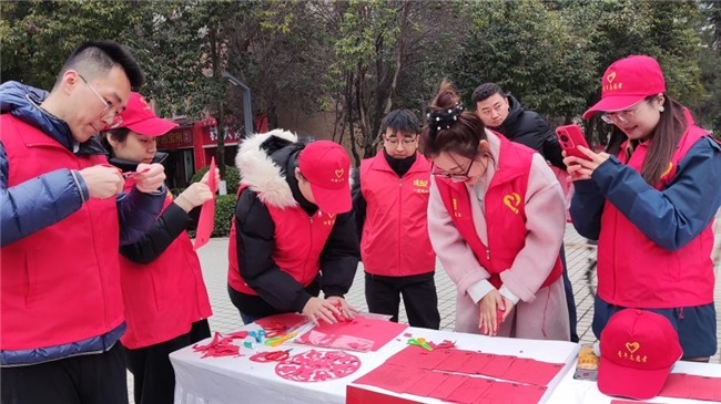 <b>中建六局七建公司中创瞳湖核心区地下空间项目参加“学雷锋志愿服务”活</b>
