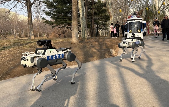 <b>北京经开区  智慧机器犬上岗巡逻</b>