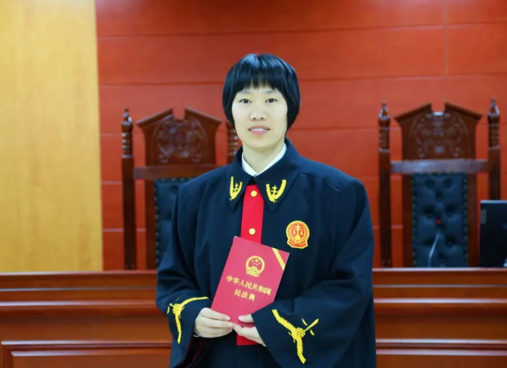 <b>女法官风采 | 榆林市靖边县人民法院艾婷：柔肩担道义 丹心映天平  </b>