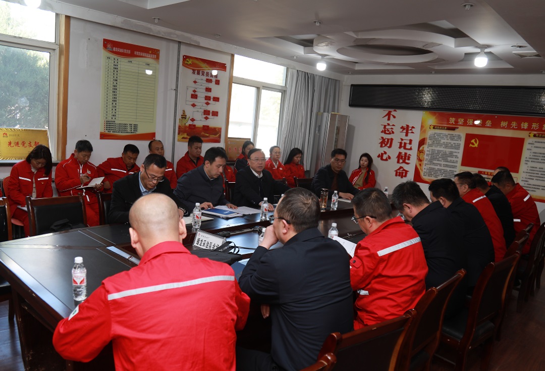 <b>延长油田公司党委副书记张斌在宝塔采油厂开展调研</b>