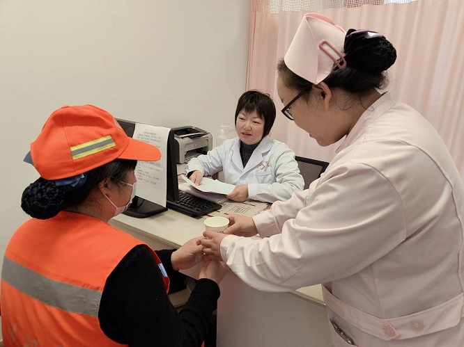 <b>商洛市妇幼保健院开展＂情系城市美容师 关爱女性健康＂公益筛查活动  </b>