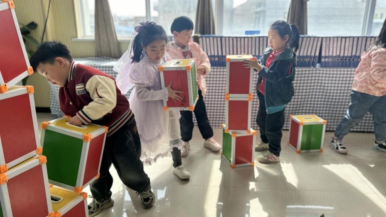 <b>快来瞧！灞桥区席王街道中心幼儿园小朋友变身“小戏迷”啦！</b>
