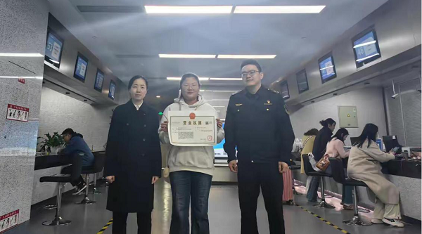 <b>西安经开区证照联办“首单”完成，政务服务再升级</b>