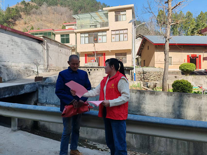 <b>商洛市柞水县小岭镇：以“宣”促“防” 筑牢森林防火墙  </b>