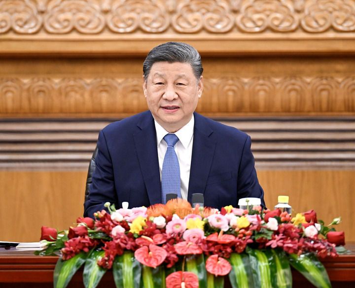 <b>习近平会见国际工商界代表</b>