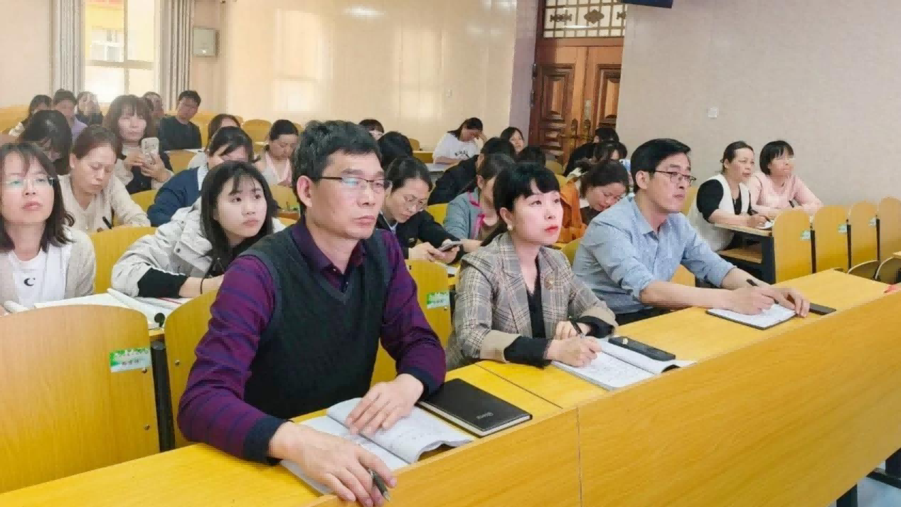 <b>西安市第十九中学思享沙龙活动 刘恩锁分享“润心慧班管”育人智慧</b>