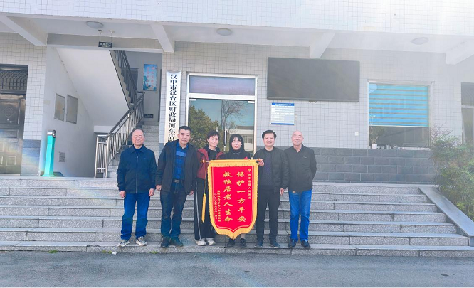 <b>爱与担当——汉中七旬老人生命的 “接力赛”</b>