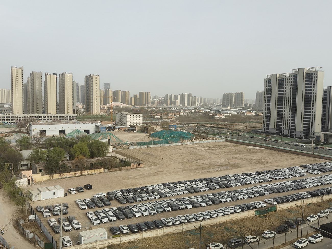 <b>西咸新区教育用地“变身”停车场？官方介入调查</b>