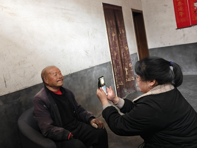 <b>商洛市柞水县：织密筑牢民生保障网  养老保险年检圆满收官  </b>