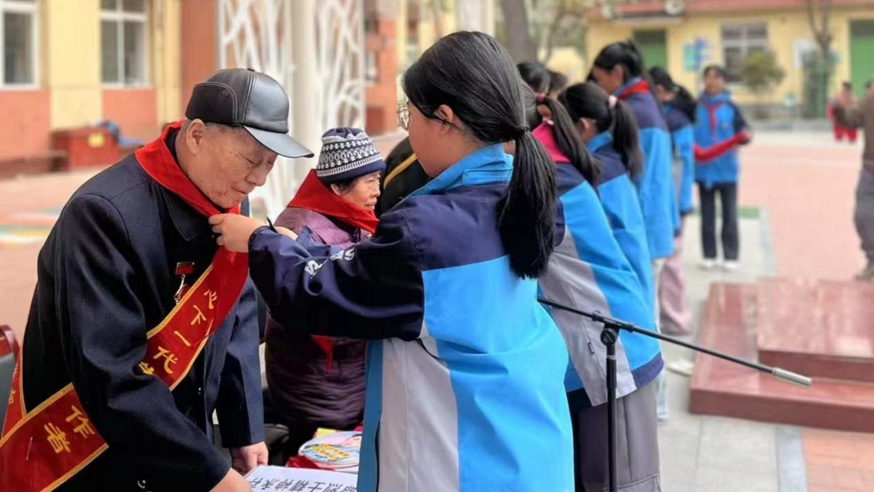 <b>西安市碑林区兴庆小学红色故事宣讲活动让英烈精神绽放校园</b>