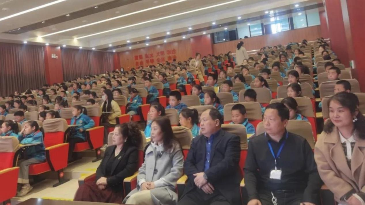 <b>西安第六十三中学举办心理健康成长大课堂 300余名师生共赴心灵成长之旅</b>