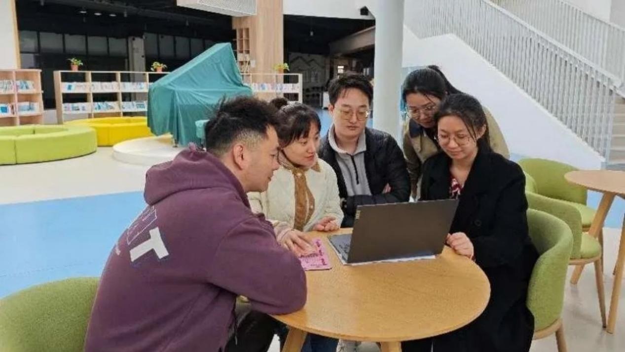 <b>绽放童真智慧 西安东城二校一年级学子跨学科创想“数学魔法教室”</b>