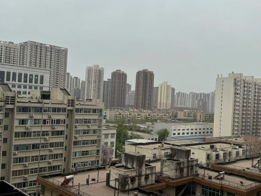 <b>这个周末少出门！西安气温骤降8℃+沙尘天来袭！</b>