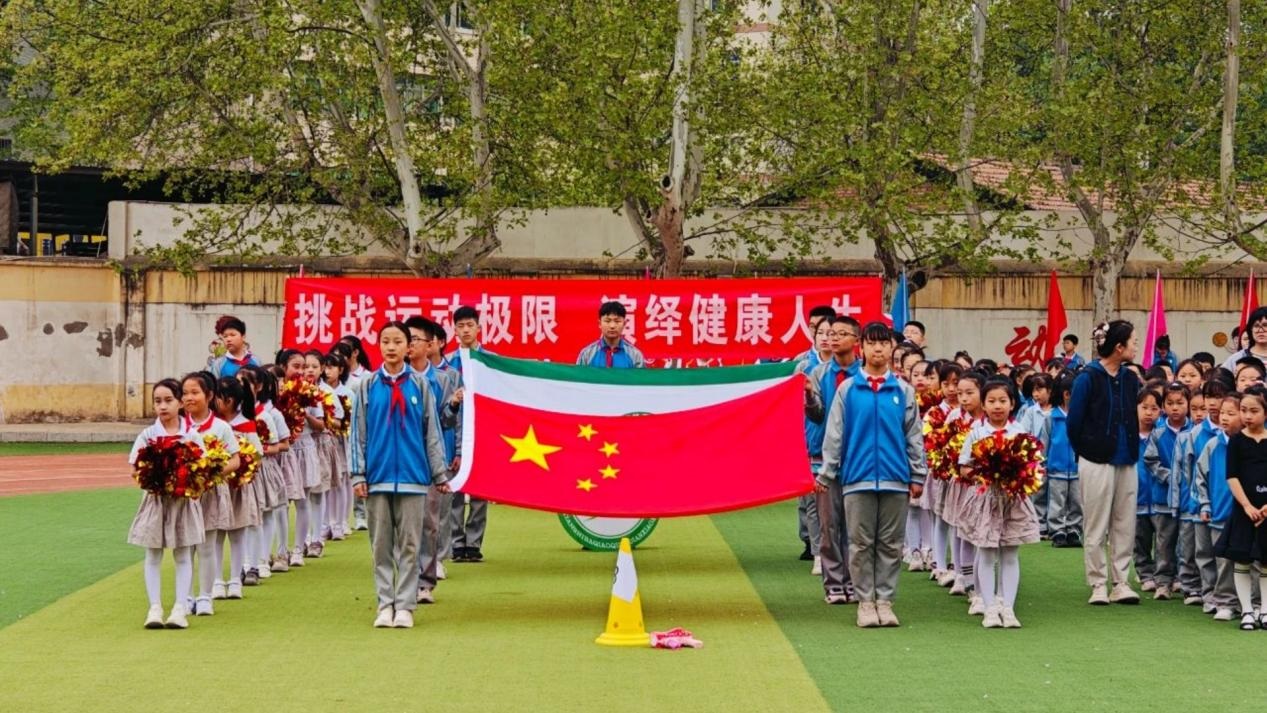 <b>追风少年逐梦赛场 西安市灞桥区热电小学上演春日运动嘉年华</b>