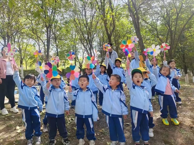<b>商洛市幼儿园开展小班春日自然探索活动 </b>