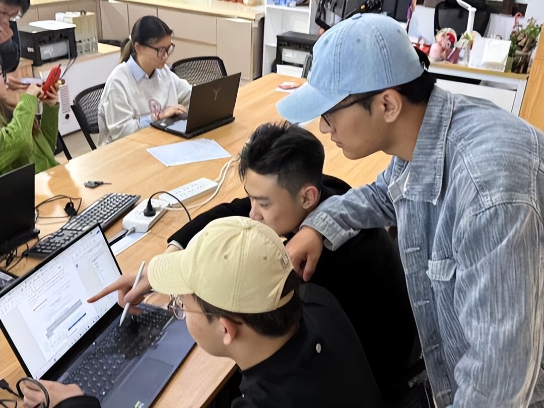 <b>西安美院跨学科团队激活传统书法新可能</b>