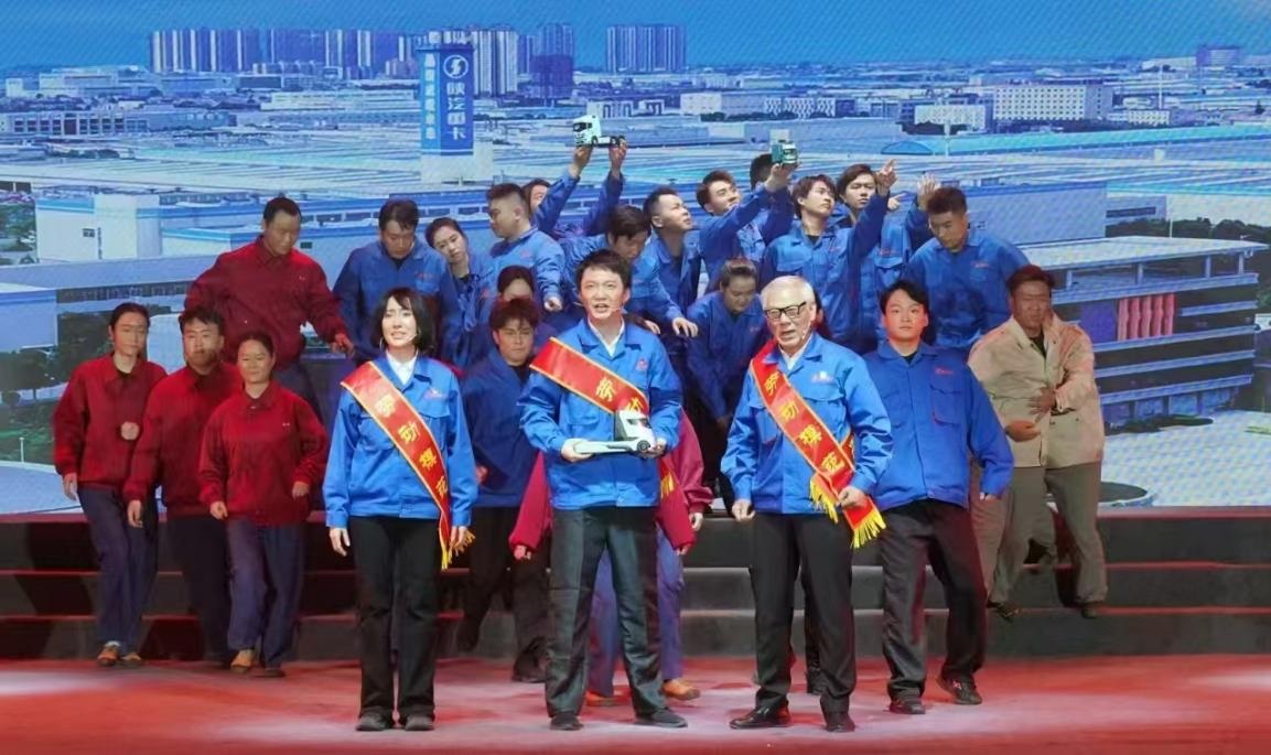 <b>陕西三代劳模话企业发展史首场活动举行</b>