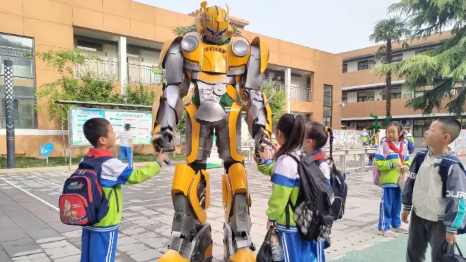<b>西安市灞桥区席王中心小学举办科技文化节 智启未来点燃科学梦想</b>