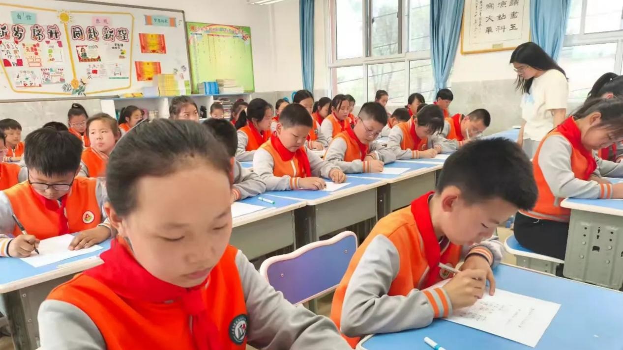 <b>西安市灞桥区老洞小学成语诗词大赛 沉浸式竞技传承文化经典</b>