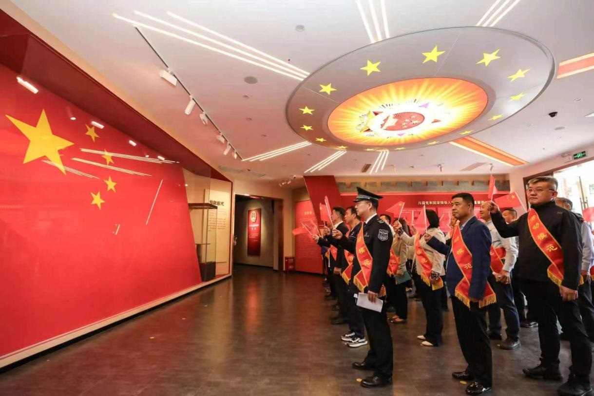 <b>陕西省总工会“庆全总百年 迎五星红旗 展劳模风采”主题活动举行</b>