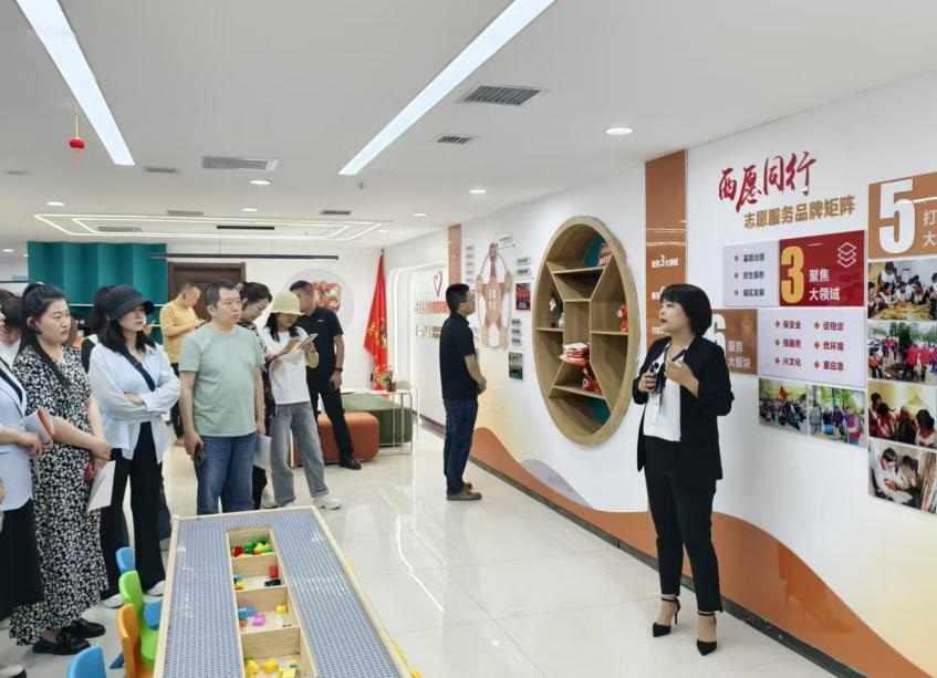 <b>陕西省“专业社工+志愿服务”融合试点观摩活动在西安市莲湖区举行</b>