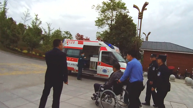 <b>一男子突然昏迷，高铁临时停靠汉中宁强南站紧急送医  </b>