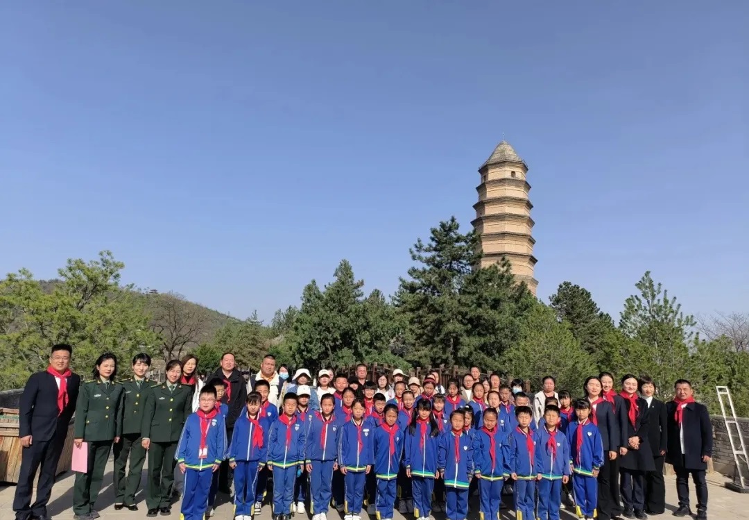 <b>延安市宝塔山党支部与延安知新小学第三期“小小讲解员”开班仪式举行</b>