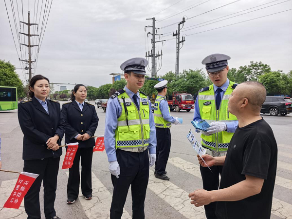 <b>西安经开区：警企联动织密交通安全防护网</b>
