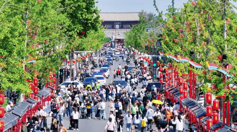 <b>河北石家庄今年连续三次跻身全国游客接待量前二十</b>