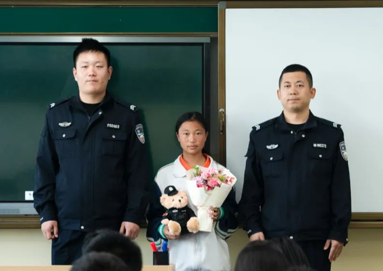 拾金不昧好榜样，惠文婷为你点赞！