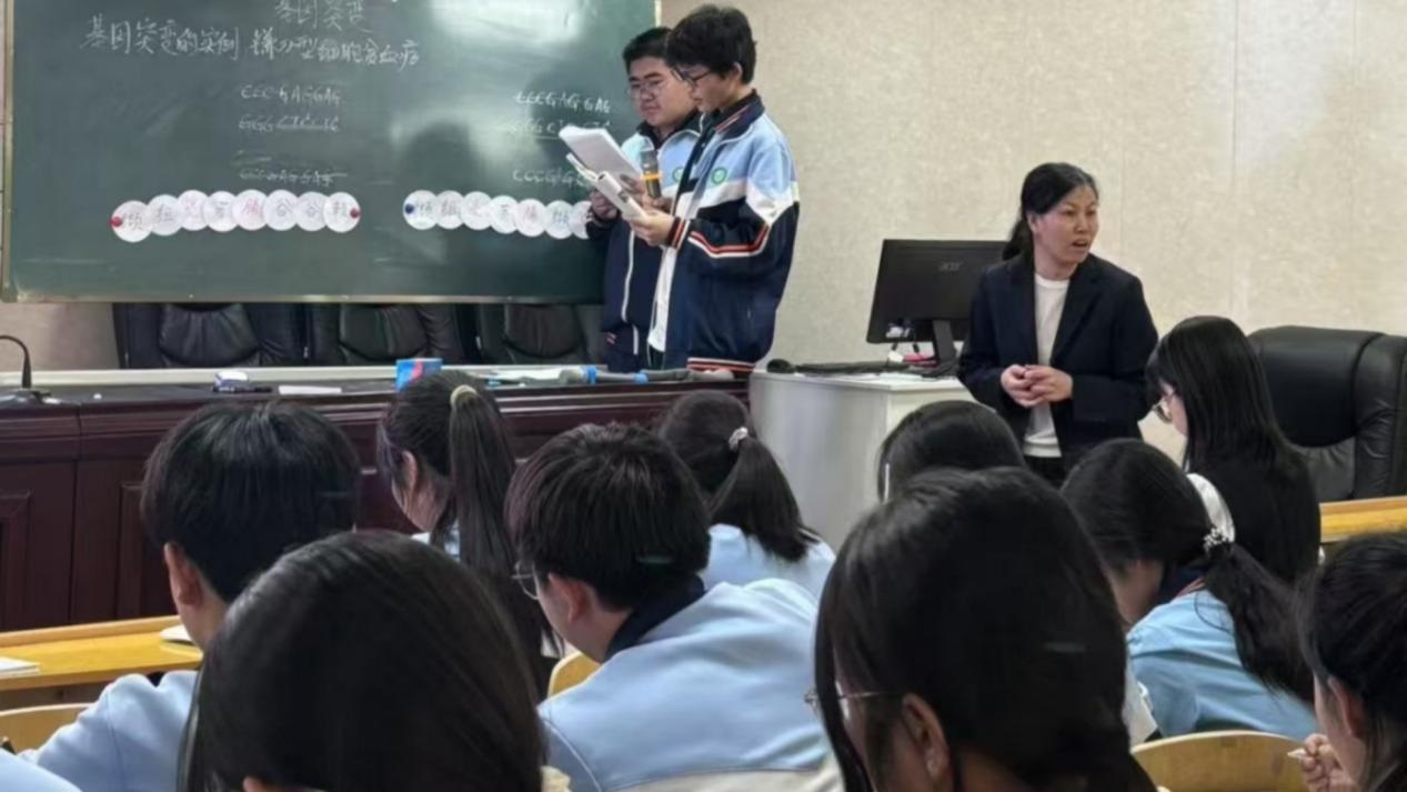 <b>西安市第十九中学“槐香教研月”：同课异构展风采，青蓝携手促成长</b>