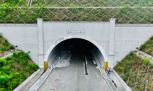<b>西康高铁全线隧道贯通，预计2026年通车</b>