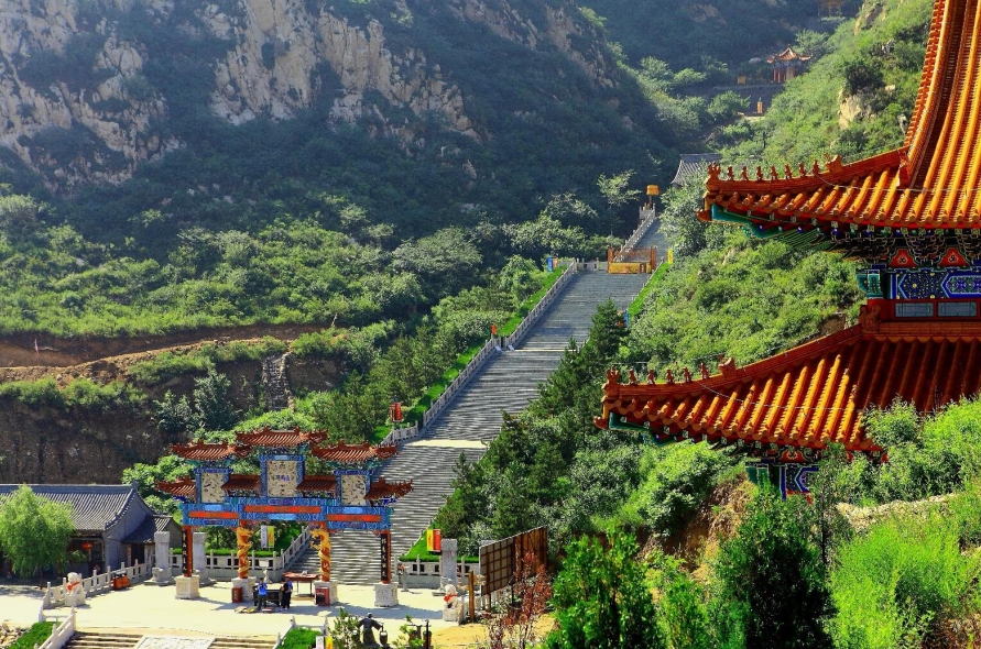<b>六大类600余条旅游惠民措施 河北“中国旅游日”系列活动火热开启</b>