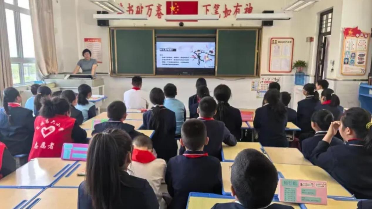 <b>西安市灞桥区东城第六小学开展防震减灾演练 筑牢校园安全防线</b>