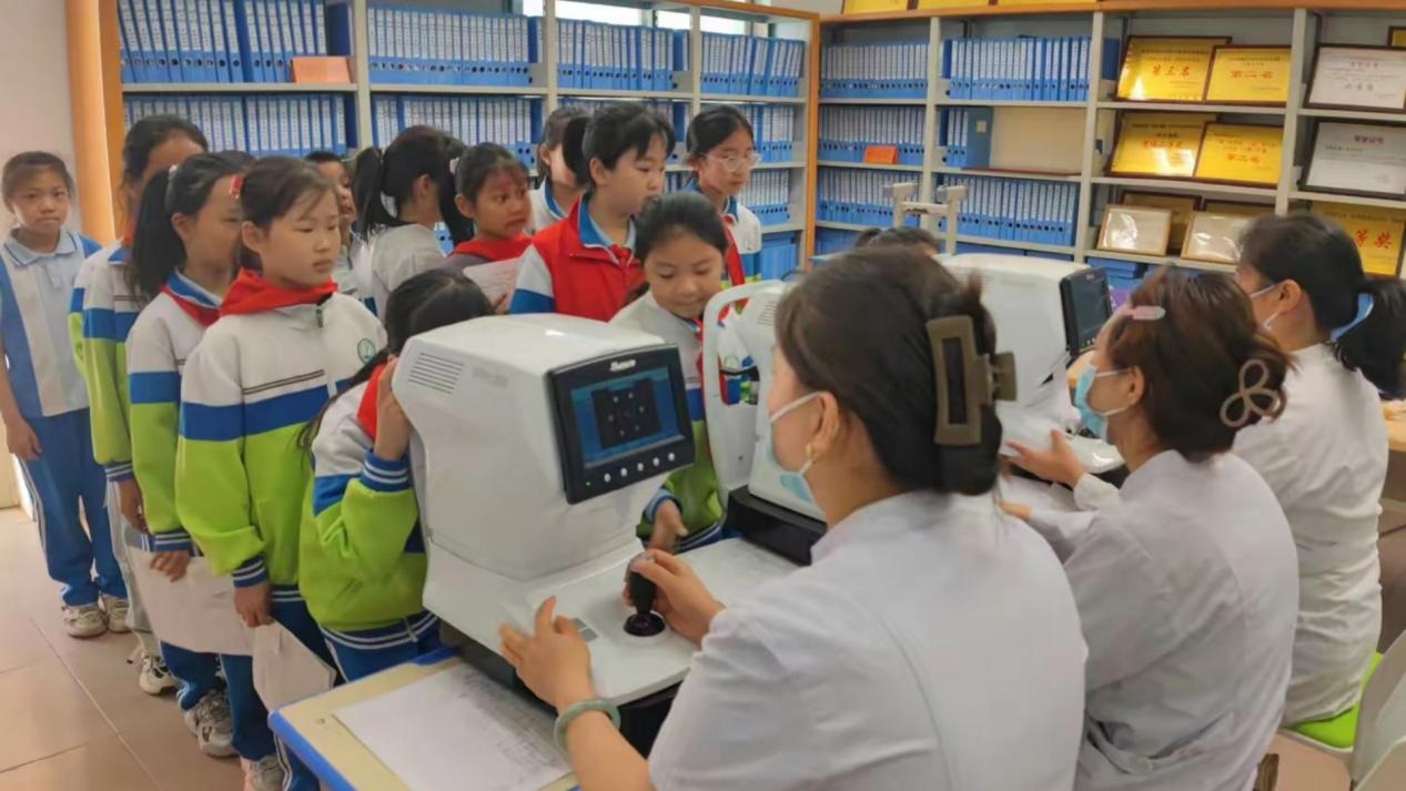 <b>灞桥区席王中心小学开展全覆盖健康体检 筑牢学生成长防护墙</b>