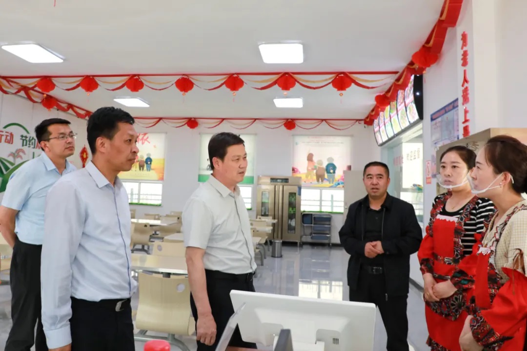 <b>延安市吴起县委书记贺毅调研“嵌入式”养老服务机构运行情况</b>