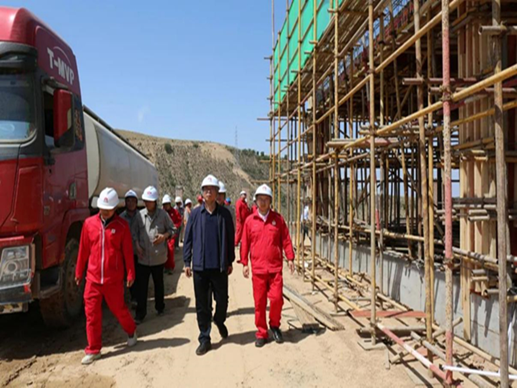 <b>延长气田公司副总经理封建树到采气三厂调研</b>