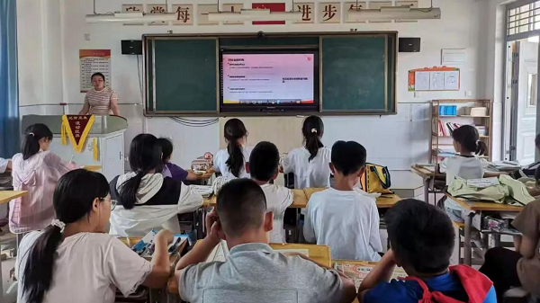 <b>“宪”在行动 法润童心 灞桥区东李小学创新形式推动宪法教育入脑入心</b>