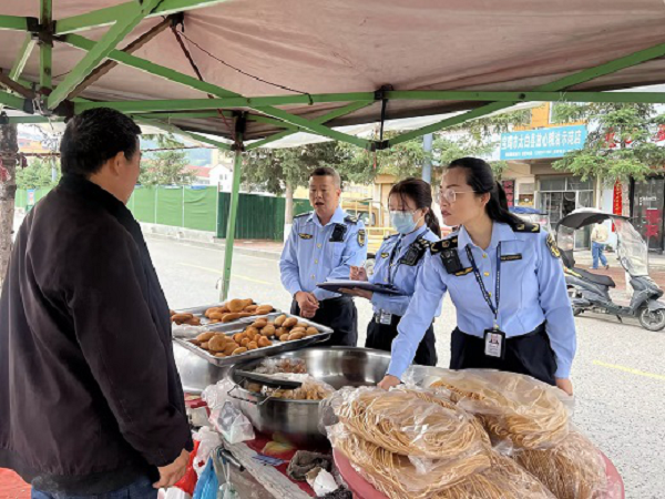 <b>宝鸡市太白县市场监督管理局严把“三关”护航端午</b>