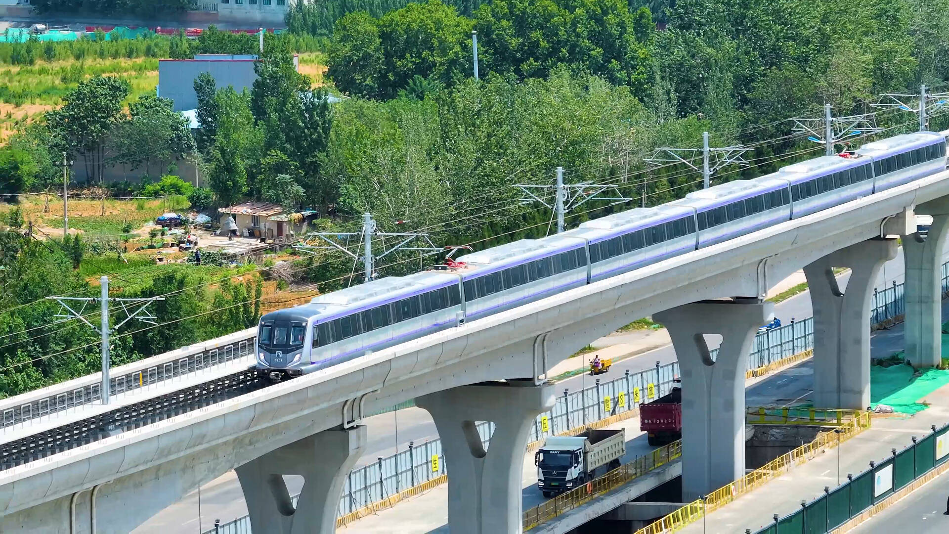 <b>年底通车！山东省济南市地铁8号线开始全线动车调试</b>