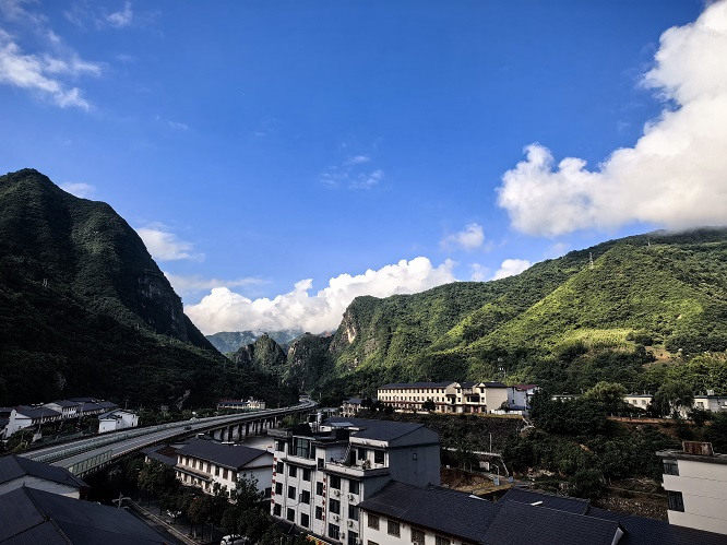 <b>柞水县空气质量稳居商洛市前列 　　 </b>