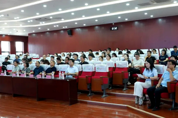 西安经开区首场高考志愿填报专项培训会举行